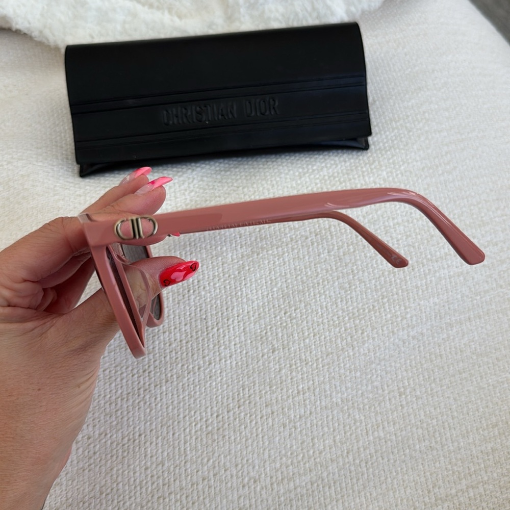 Christian Dior nude pink sunglasses, excellent condition. - Picture 4 of 11